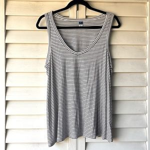 🐟Old Navy Luxe Black & White Stripped Tank🐟